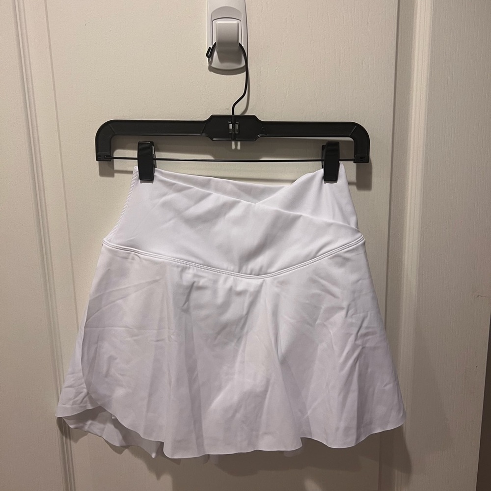 Halara activewear lightweight skirt. Size: Medium Color: White